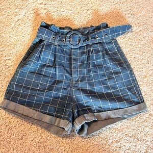 Buckle denim shorts